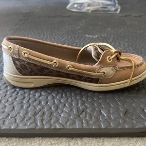 Women’s sperry shoes. Size 6.5